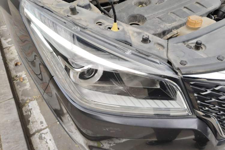 Used CHANGAN OSHAN Cosmos 2019 1.5T Automatic Elite Version China VI Standard Right Front Headlight