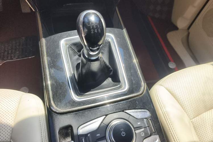 Used CHANGAN OSHAN Cosmos 2019 1.5T Manual Smart Version China V Standard Gear Lever