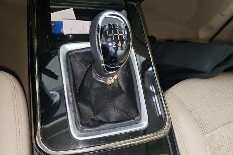 Used CHANGAN OSHAN Cosmos 2019 1.5T Manual Smart Version China V Standard Gear Lever
