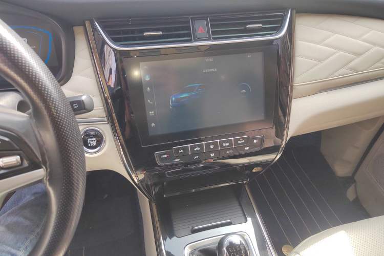 Used CHANGAN OSHAN Cosmos 2019 1.5T Manual Smart Version China V Standard Audio And AC Panel