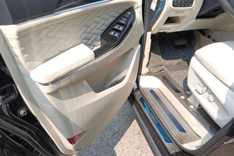 Used CHANGAN OSHAN Cosmos 2019 1.5T Automatic Flagship Version China VI Standard Driver Seat