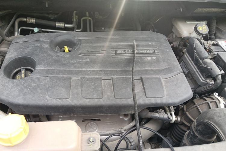 Used CHANGAN OSHAN Cosmos 2019 1.5T Automatic Flagship Version China VI Standard Engine Bay