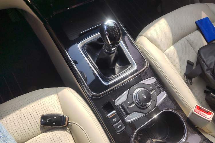 Used CHANGAN OSHAN Cosmos 2019 1.5T Manual Smart Version China V Standard Gear Lever