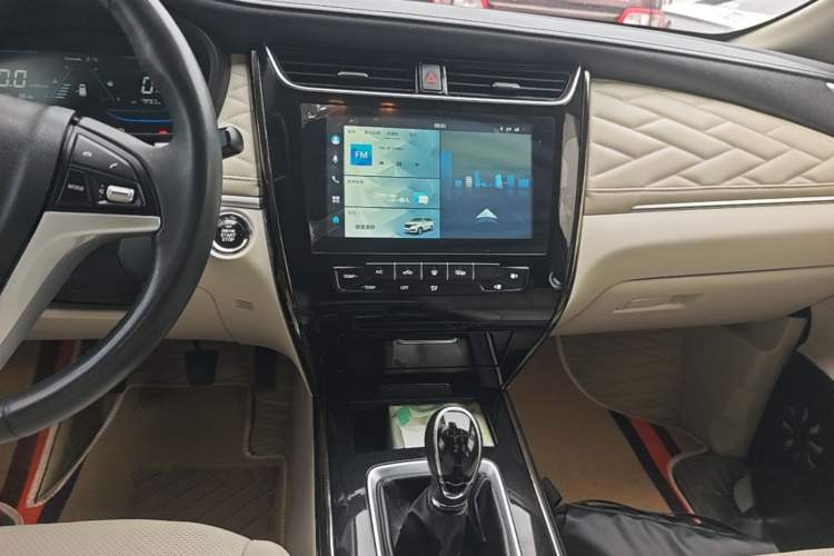Used CHANGAN OSHAN Cosmos 2019 1.5T Manual Elite Version China V Standard Audio And AC Panel