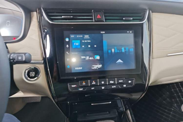 Used CHANGAN OSHAN Cosmos 2019 1.5T Automatic Flagship Version China VI Standard Audio And AC Panel
