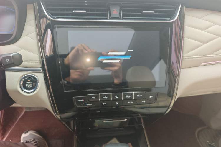 Used CHANGAN OSHAN Cosmos 2019 1.5T Automatic Smart Version China VI Standard Audio And AC Panel