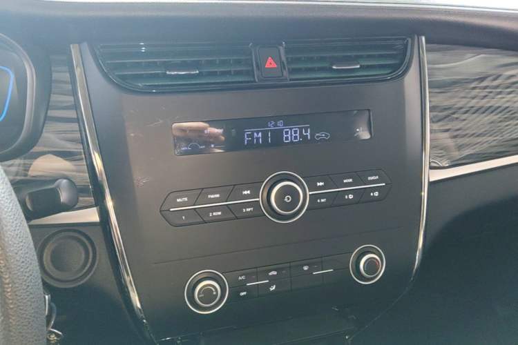 Used CHANGAN OSHAN Cosmos 2019 1.5T Automatic Comfort Edition China VI Standard Audio And AC Panel