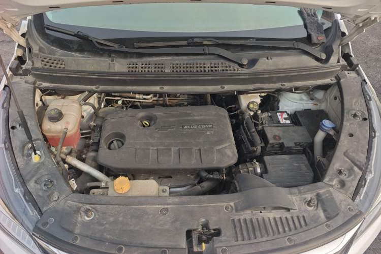 Used CHANGAN OSHAN Cosmos 2019 1.5T Automatic Smart Version China VI Standard Engine Bay