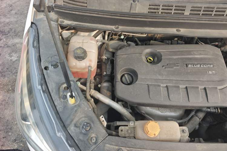 Used CHANGAN OSHAN Cosmos 2019 1.5T Automatic Smart Version China VI Standard Engine Bay Right