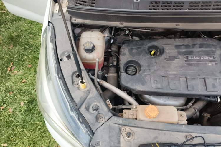 Used CHANGAN OSHAN Cosmos 2019 1.5T Automatic Elite Version China VI Standard Engine Bay Right