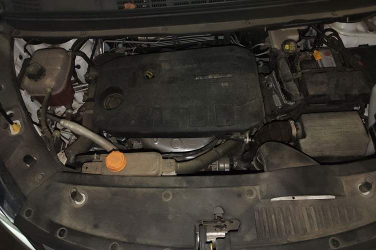 Used CHANGAN OSHAN Cosmos 2019 1.5T Automatic Flagship Version China VI Standard Engine Bay