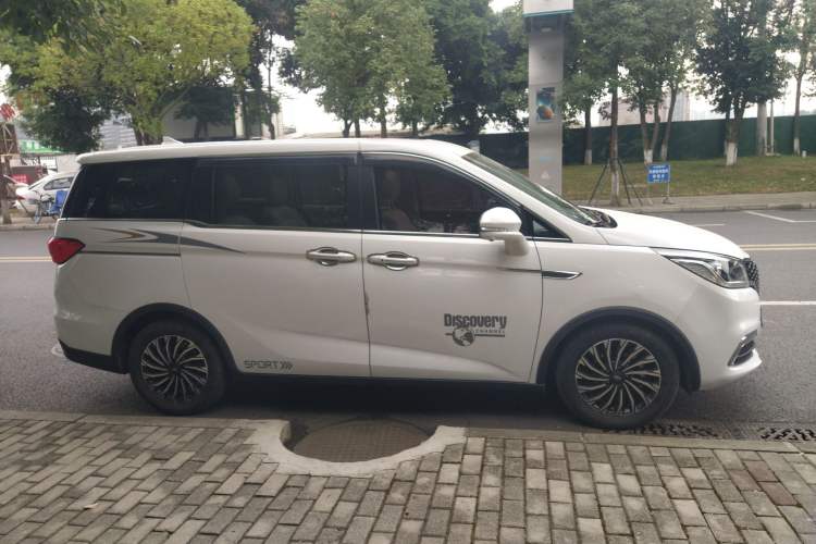Used CHANGAN OSHAN Cosmos 2019 1.5T Automatic Flagship Version China VI Standard Exterior 2