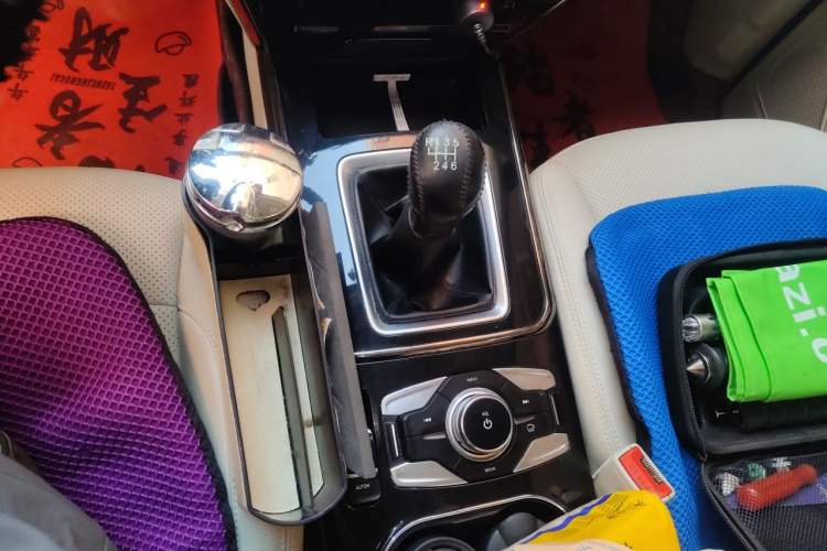 Used CHANGAN OSHAN Cosmos 2019 1.5T Manual Smart Version China V Standard Gear Lever