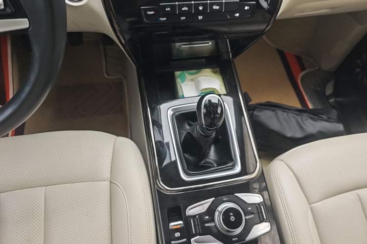 Used CHANGAN OSHAN Cosmos 2019 1.5T Manual Elite Version China V Standard Gear Lever