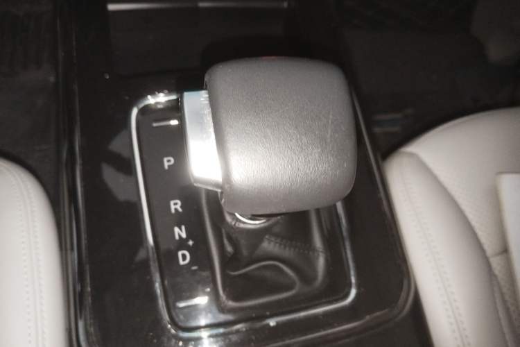 Used CHANGAN OSHAN Cosmos 2019 1.5T Automatic Smart Version China VI Standard Gear Lever
