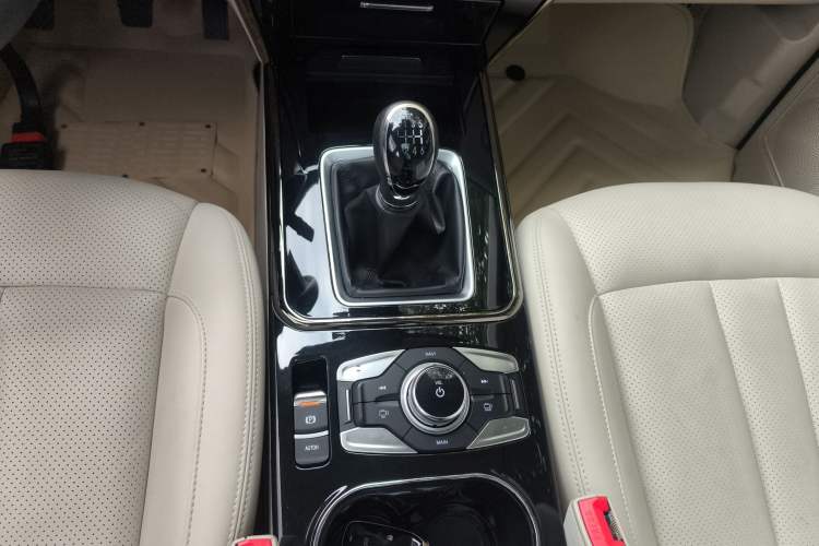 Used CHANGAN OSHAN Cosmos 2019 1.5T Manual Flagship Version China V Standard Gear Lever
