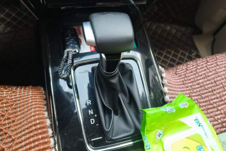 Used CHANGAN OSHAN Cosmos 2019 1.5T Automatic Elite Version China VI Standard Gear Lever
