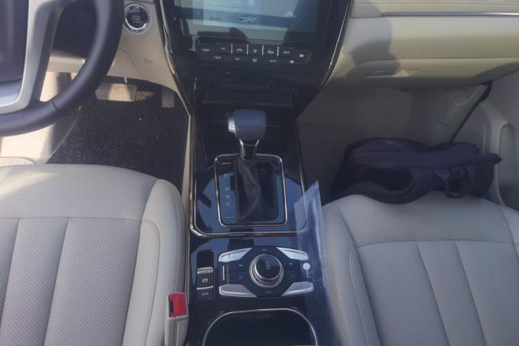 Used CHANGAN OSHAN Cosmos 2019 1.5T Automatic Flagship Version China VI Standard Gear Lever