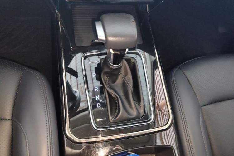 Used CHANGAN OSHAN Cosmos 2019 1.5T Automatic Comfort Edition China VI Standard Gear Lever