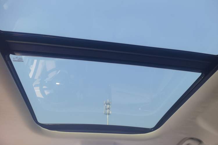 Used CHANGAN OSHAN Cosmos 2019 1.5T Automatic Flagship Version China VI Standard Headliner