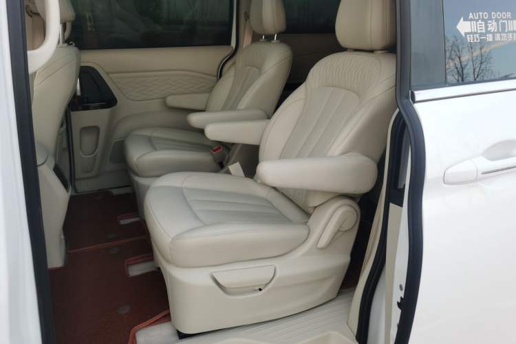 Used CHANGAN OSHAN Cosmos 2019 1.5T Automatic Flagship Version China VI Standard Interior 1