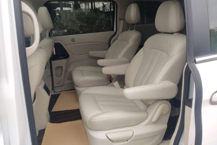 Used CHANGAN OSHAN Cosmos 2019 1.5T Automatic Flagship Version China VI Standard Interior 1