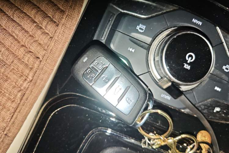Used CHANGAN OSHAN Cosmos 2019 1.5T Automatic Flagship Version China VI Standard Interior 1