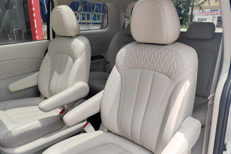 Used CHANGAN OSHAN Cosmos 2019 1.5T Manual Smart Version China V Standard Interior 3