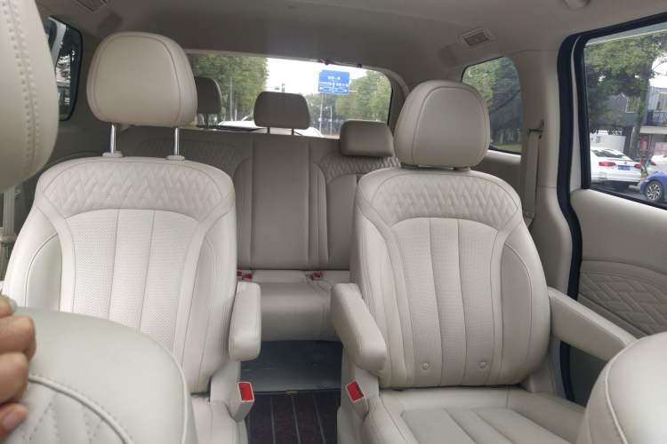 Used CHANGAN OSHAN Cosmos 2019 1.5T Automatic Flagship Version China VI Standard Interior 4