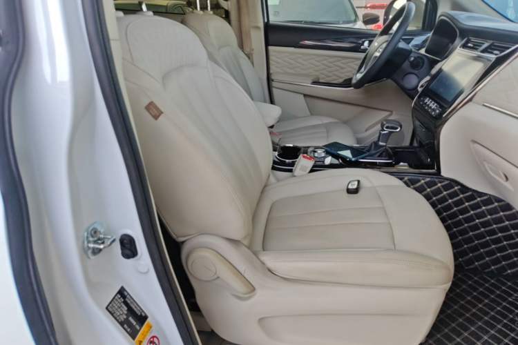Used CHANGAN OSHAN Cosmos 2019 1.5T Automatic Flagship Version China VI Standard Right Front Seat
