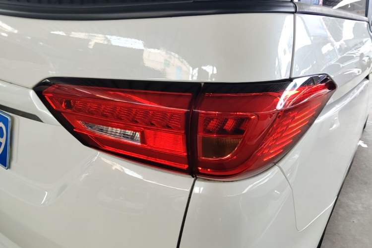 Used CHANGAN OSHAN Cosmos 2019 1.5T Automatic Comfort Edition China VI Standard Right Rear Taillight