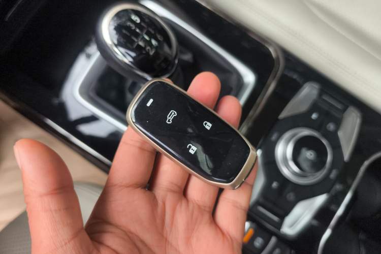 Used CHANGAN OSHAN Cosmos 2019 1.5T Manual Flagship Version China V Standard Vehicle Key