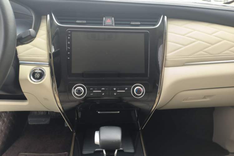 Used CHANGAN OSHAN Cosmos 2022 1.5T Automatic Business Model Audio And AC Panel