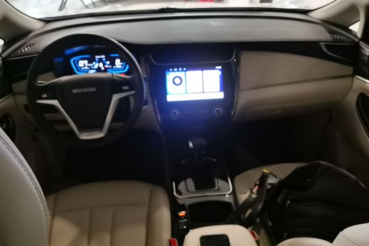 Used CHANGAN OSHAN Cosmos 2022 1.5T Automatic Business Model Center Console