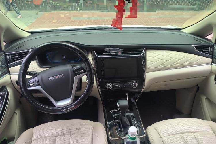 Used CHANGAN OSHAN Cosmos 2022 1.5T Automatic Business Model Center Console