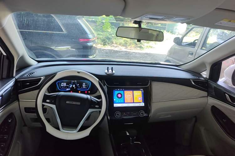 Used CHANGAN OSHAN Cosmos 2022 1.5T Automatic Business Model Center Console