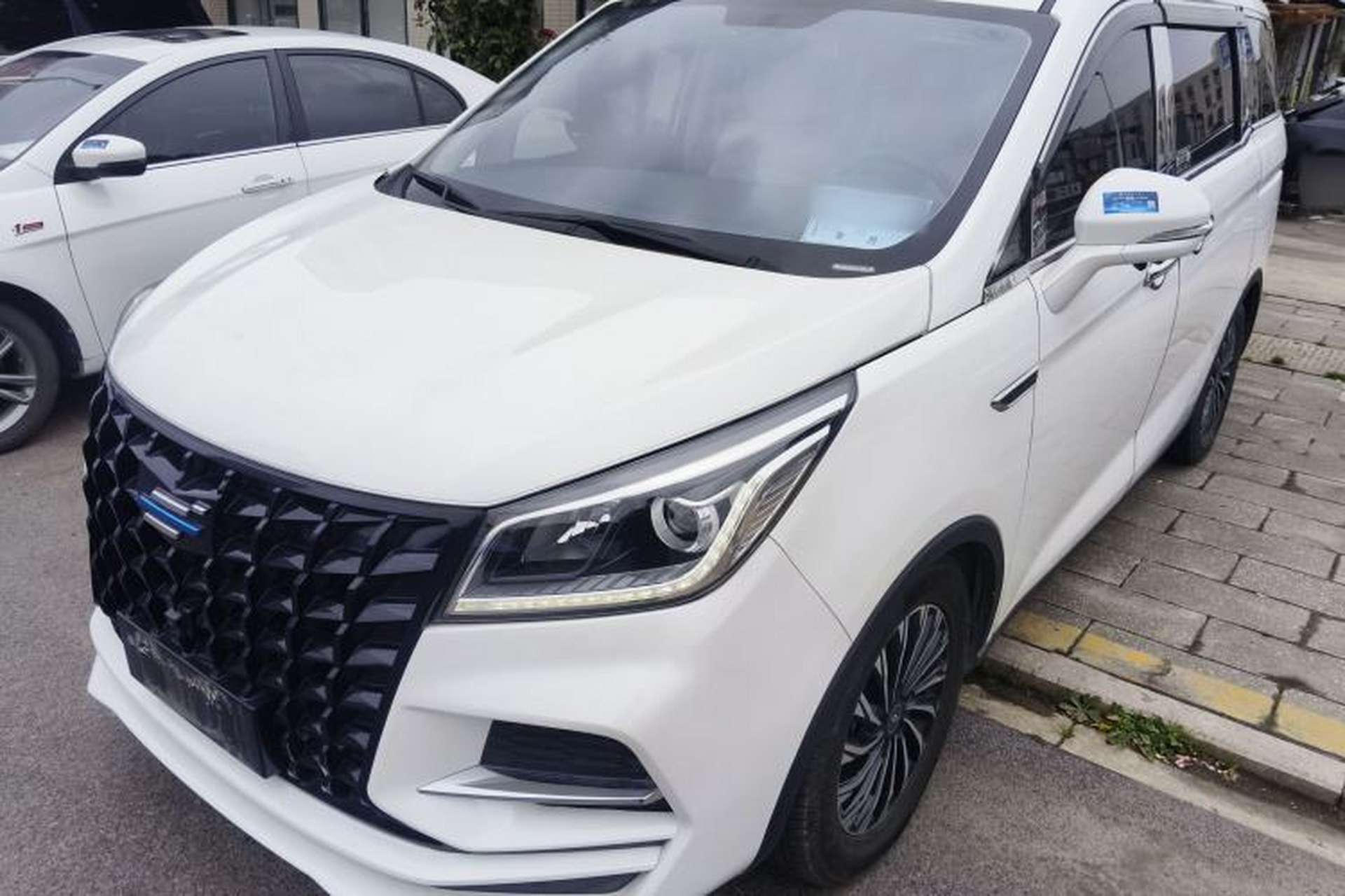 Used CHANGAN OSHAN Cosmos 2022 1.5T Automatic Business Model Front Left 45 Deg