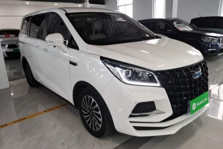 Used CHANGAN OSHAN Cosmos 2022 1.5T Automatic Business Model Front Right 45 Deg