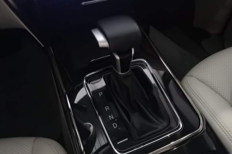 Used CHANGAN OSHAN Cosmos 2022 1.5T Automatic Business Model Gear Lever