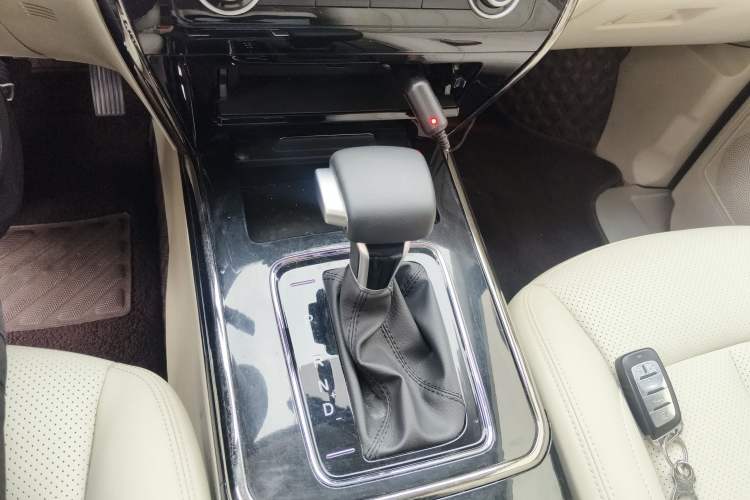Used CHANGAN OSHAN Cosmos 2022 1.5T Automatic Business Model Gear Lever