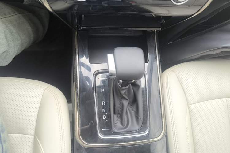 Used CHANGAN OSHAN Cosmos 2022 1.5T Automatic Business Model Gear Lever