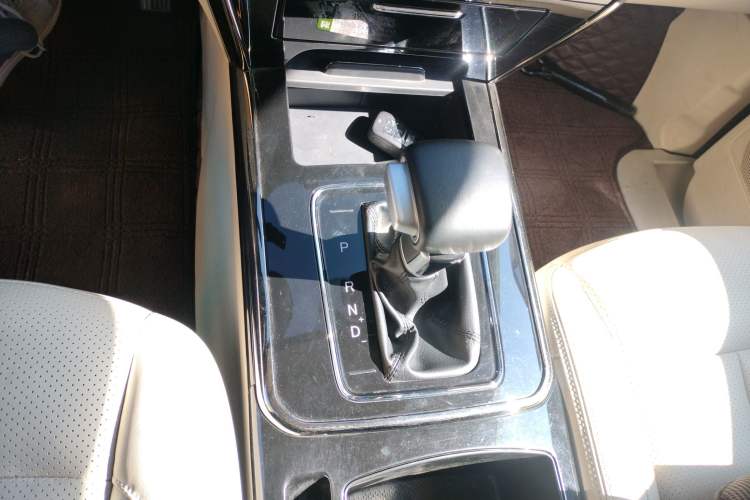 Used CHANGAN OSHAN Cosmos 2022 1.5T Automatic Business Model Gear Lever