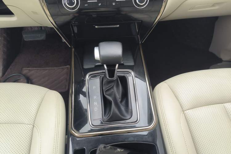 Used CHANGAN OSHAN Cosmos 2022 1.5T Automatic Business Model Gear Lever