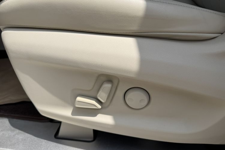 Used CHANGAN OSHAN Cosmos 2022 1.5T Automatic Business Model Interior 12