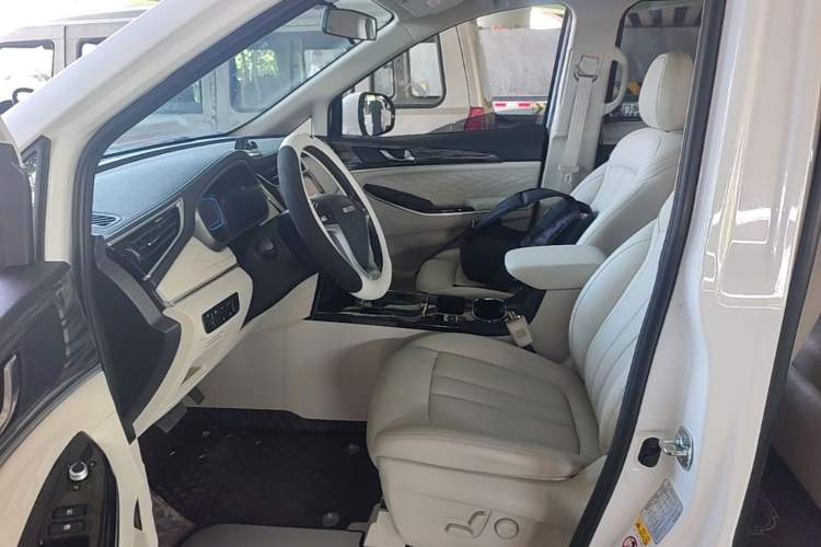 Used CHANGAN OSHAN Cosmos 2022 1.5T Automatic Business Model Left Front Seat