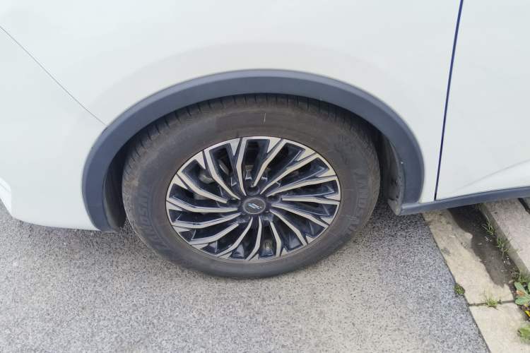 Used CHANGAN OSHAN Cosmos 2022 1.5T Automatic Business Model Left Front Wheel Hub