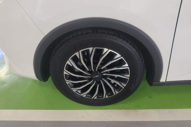 Used CHANGAN OSHAN Cosmos 2022 1.5T Automatic Business Model Left Front Wheel Hub
