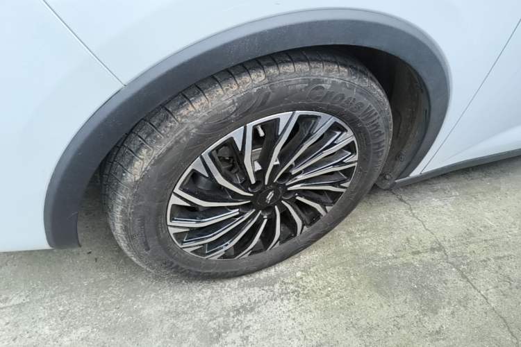 Used CHANGAN OSHAN Cosmos 2022 1.5T Automatic Business Model Left Front Wheel Hub