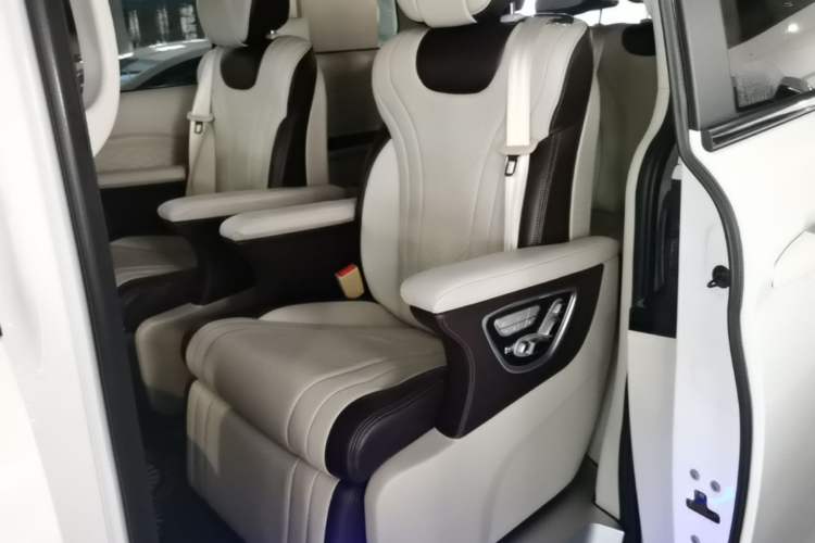 Used CHANGAN OSHAN Cosmos 2022 1.5T Automatic Business Model Left Rear Seat