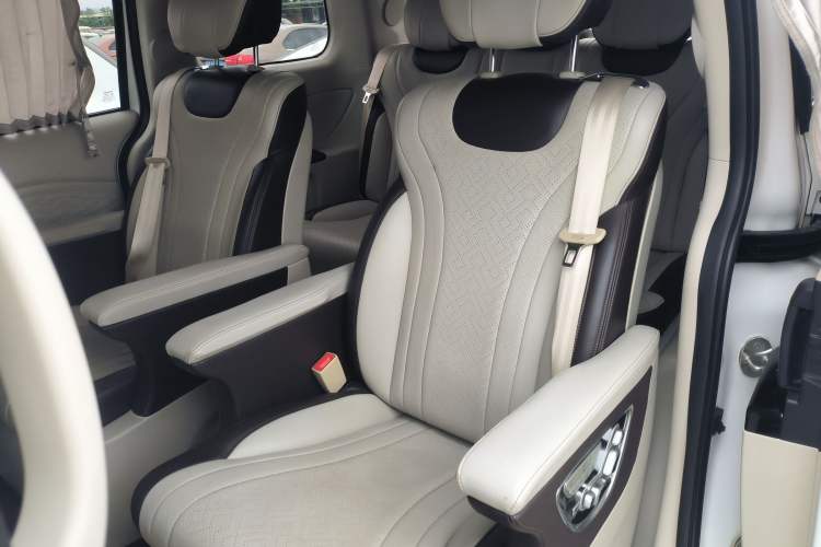 Used CHANGAN OSHAN Cosmos 2022 1.5T Automatic Business Model Left Rear Seat